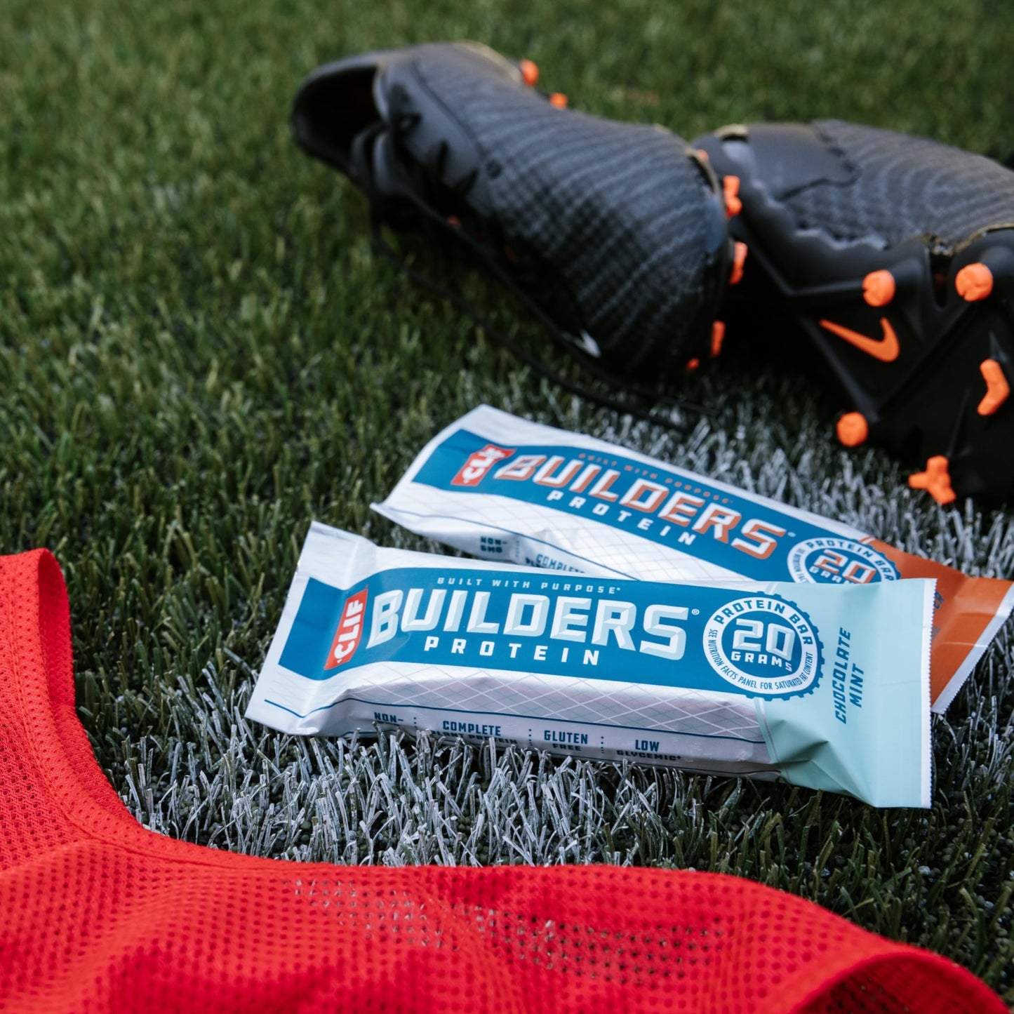 CLIF BUILDERS + Caffeine Protein Bars - Chocolate Chip Cookie Dough Flavor - 20g Plant Based Protein - Gluten Free - Non-GMO - Low Glycemic - No Artificial Sweeteners - 2.4 oz. (12 Pack)