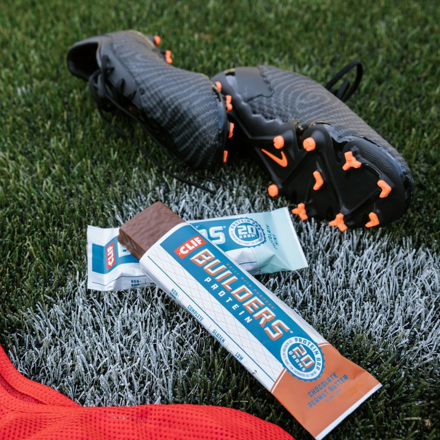 CLIF BUILDERS + Caffeine Protein Bars - Chocolate Chip Cookie Dough Flavor - 20g Plant Based Protein - Gluten Free - Non-GMO - Low Glycemic - No Artificial Sweeteners - 2.4 oz. (12 Pack)